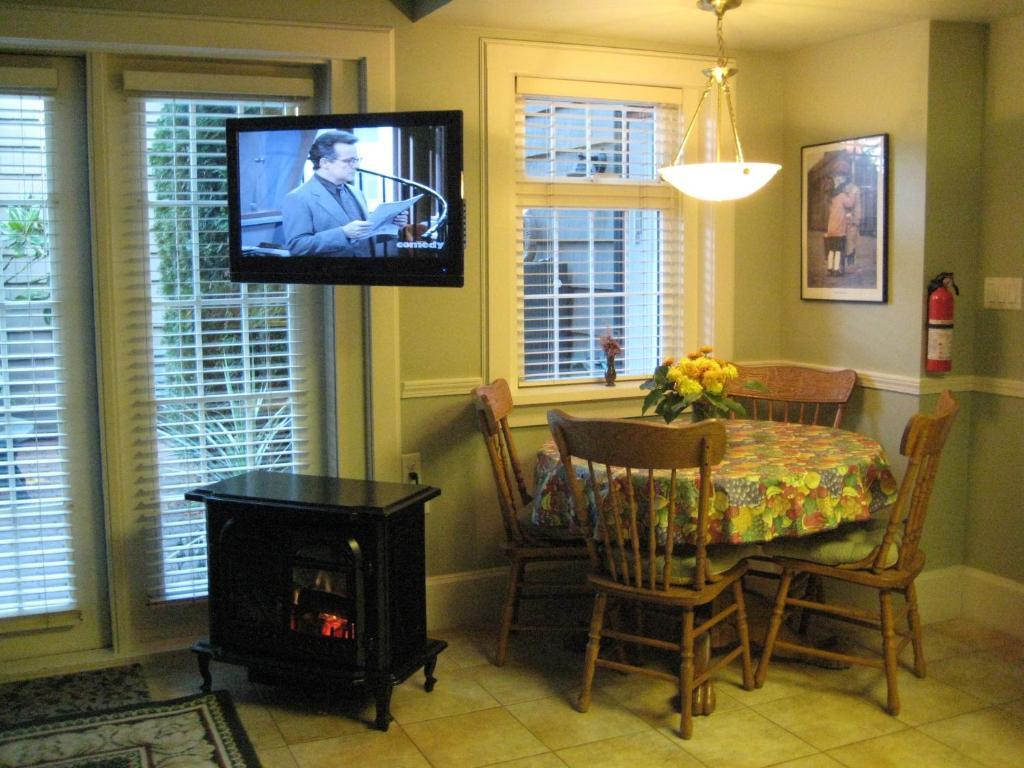 Point Grey Guest House Ванкувер Номер фото