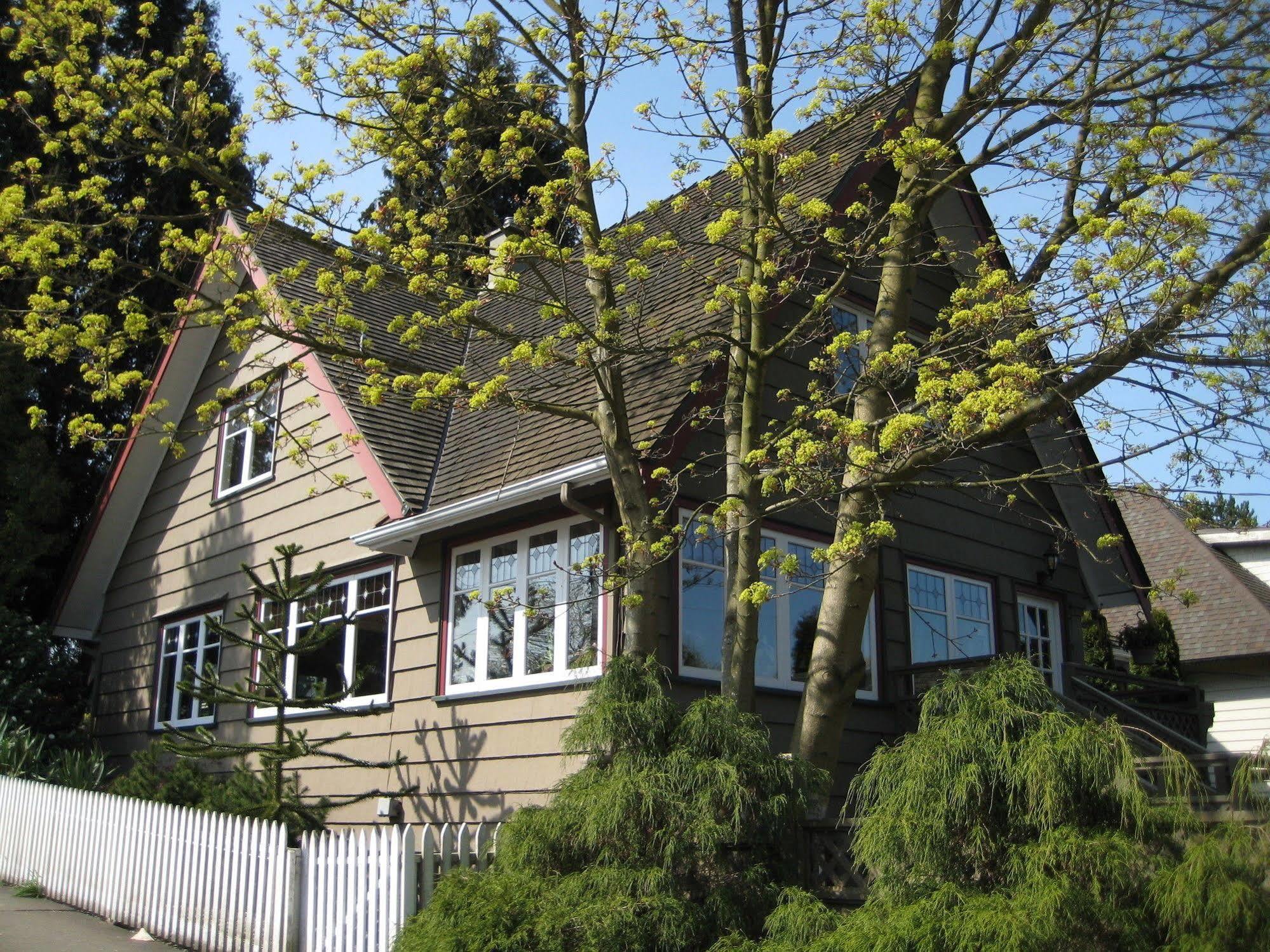 Point Grey Guest House Ванкувер Экстерьер фото